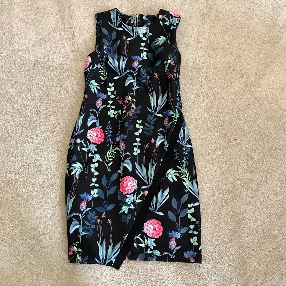 Tommy Hilfiger sleeveless botanical dress. Gorgeous and like new. Zipper back.